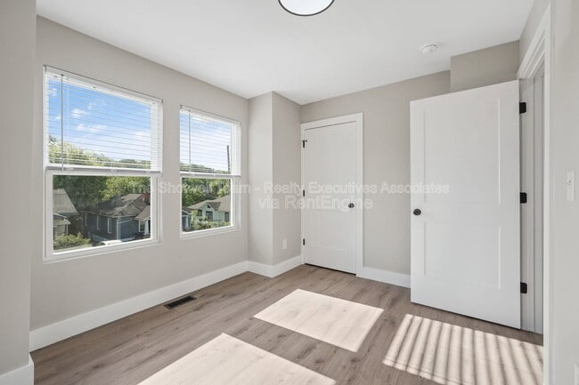 Building Photo - 2711 Tarleton Ave