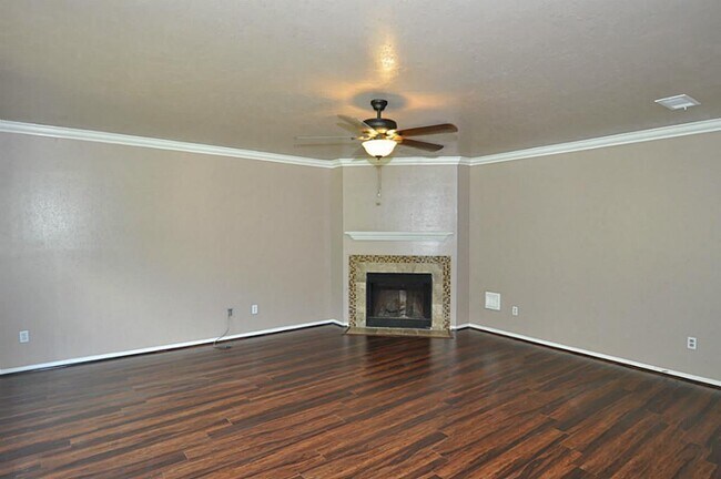 Building Photo - 23119 S Waterlake