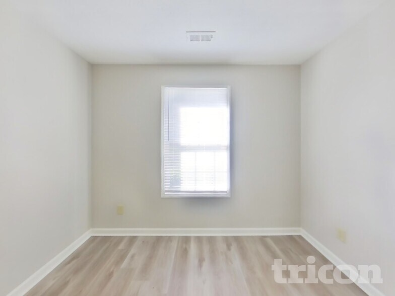 Building Photo - 910 S Shore Ct