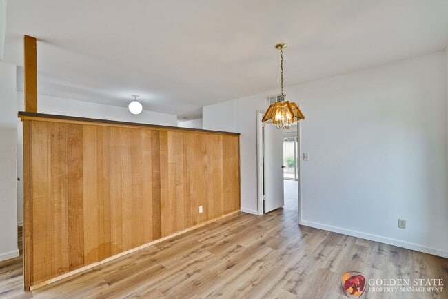 Building Photo - Sunnyvale home with central air and new LV...