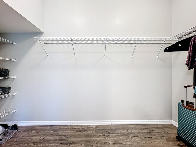 Building Photo - 3009 Esmeralda Dr