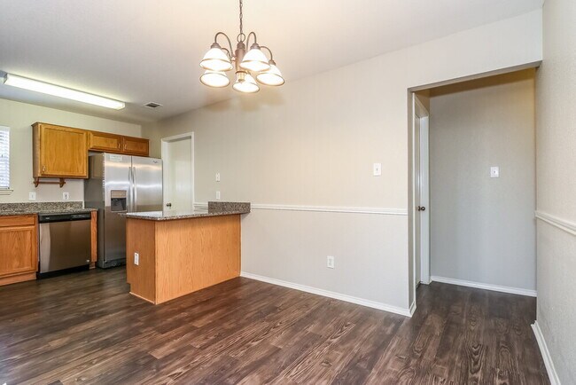 Building Photo - 2745 Briscoe Dr