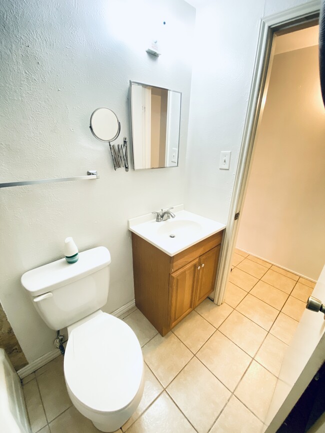 Bathroom #1 new 2 - 4010 Heatherbrook Dr