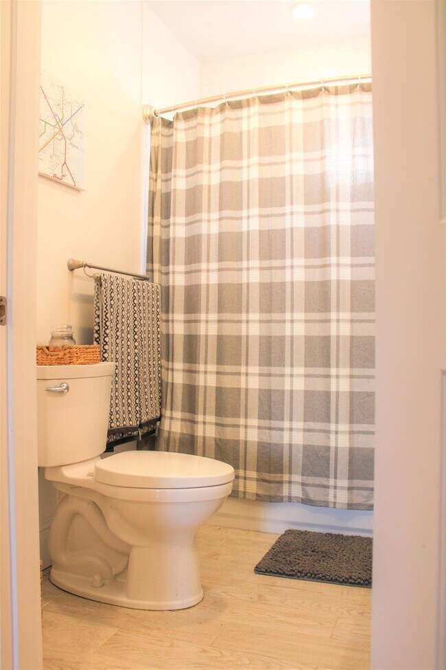 Building Photo - 116 Holland St