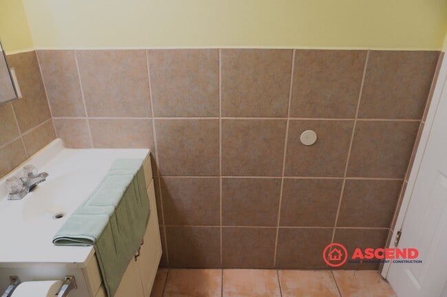 Building Photo - Beautiful 3-Bedroom Home