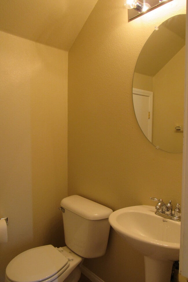 Building Photo - COMING SOON-BEAUTIFUL 2 STORY HOME LOCATED IN HENDERSON WITH STRIP AND MOUNTAIN VIEWS!
