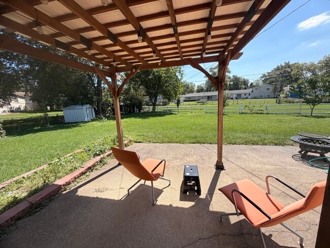 Building Photo - 7791 Sherwood Cir S