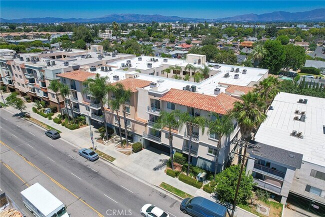 Building Photo - 13941 Sherman Way