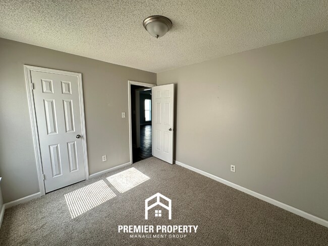Building Photo - Charming 3BR/2BA Near Southwind | High Vaulted Ceilings, Hardwood Floors & Fireplace