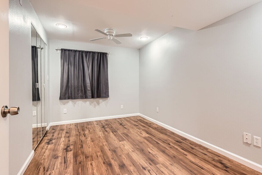 Building Photo - 8750 Redwing Ave