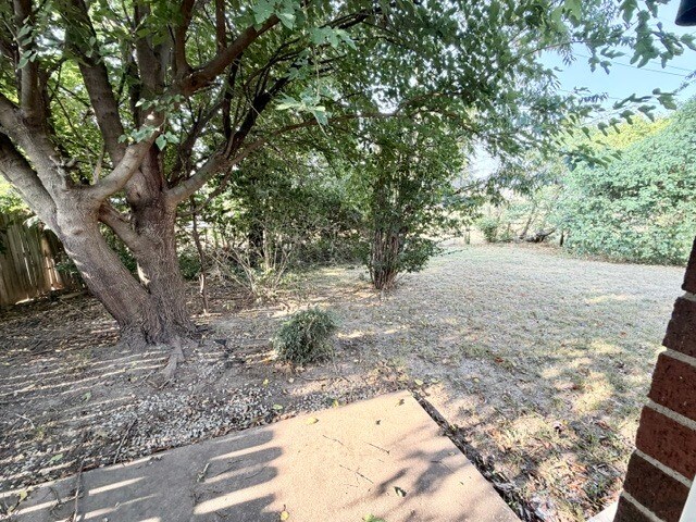 Building Photo - 2201 Pin Oak Dr