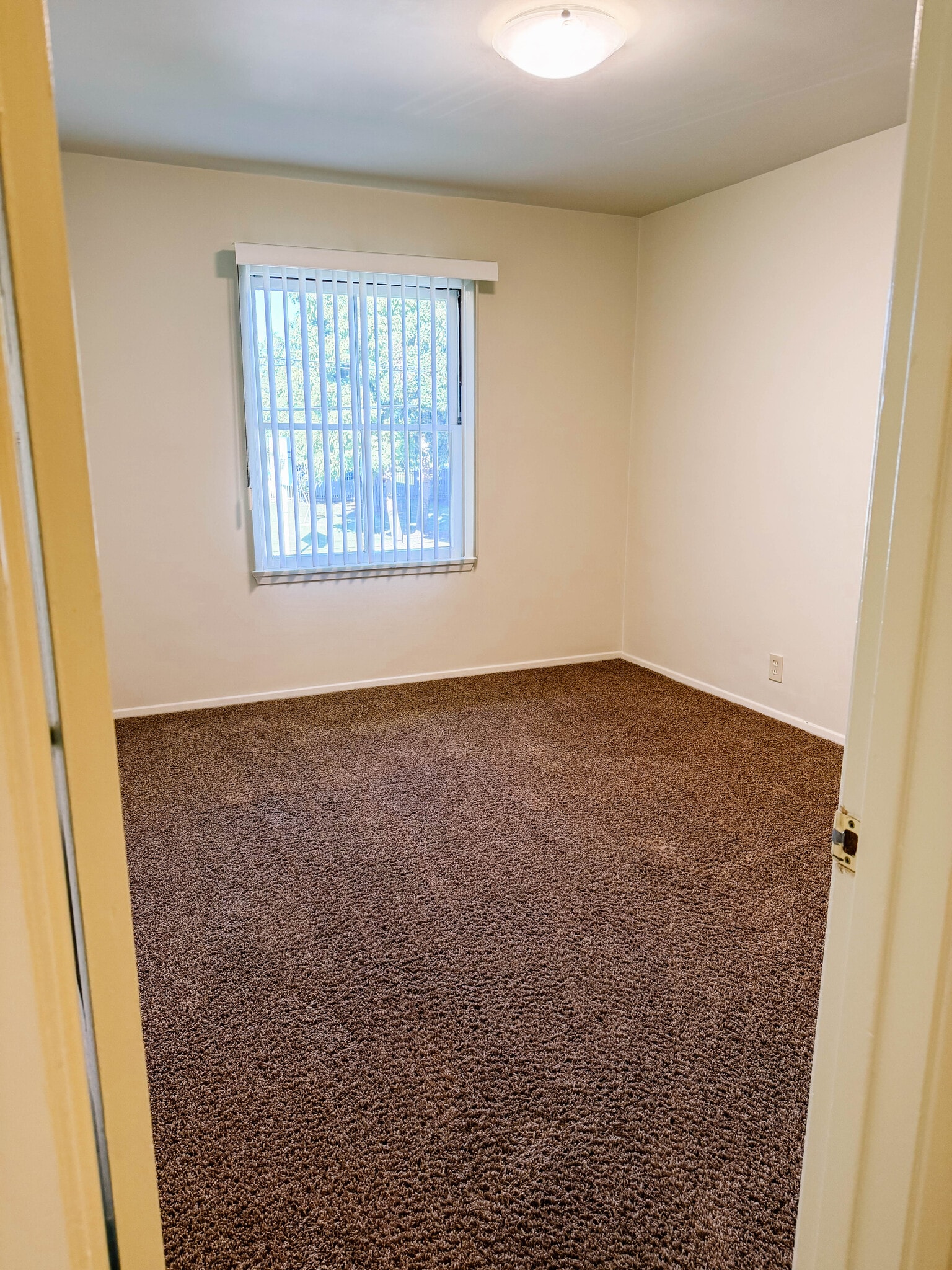 Building Photo - 226 N Marengo Ave