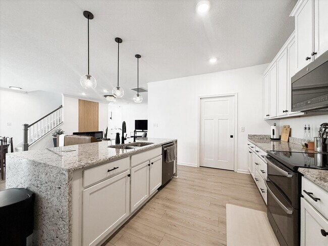 Building Photo - 2102 Promenade Ln