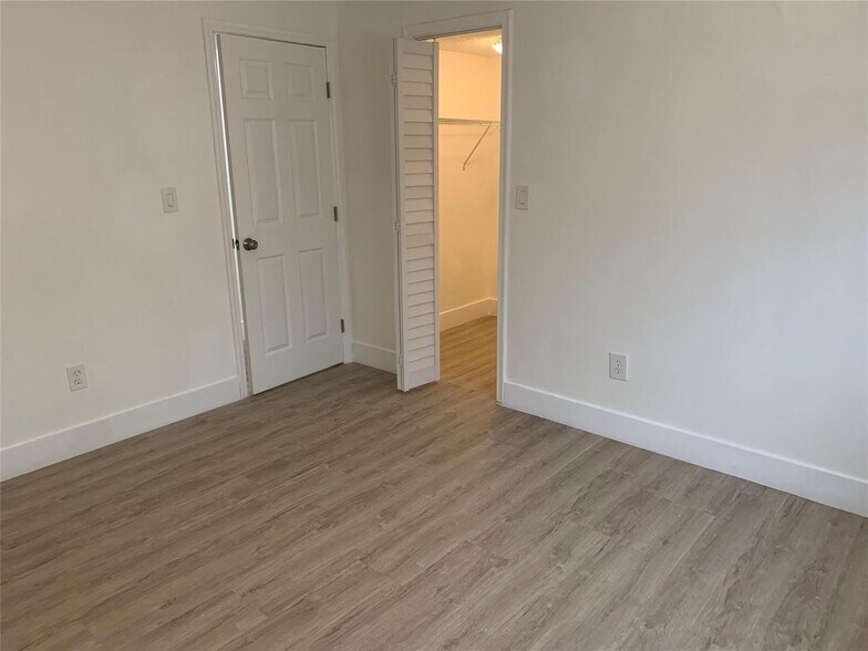 Building Photo - 4121 Stirling Rd