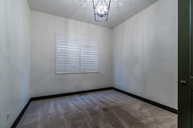 Building Photo - 2094 Two Wood Dr