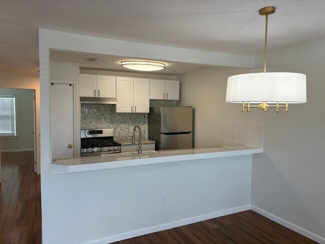 Building Photo - Well Maintained 2nd Floor Condo Now Available in Northridge Estates