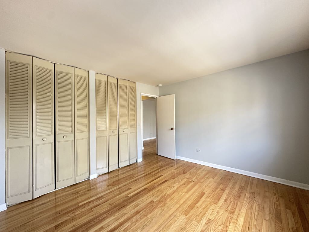 Building Photo - 513 W Briar Pl