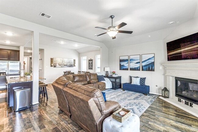 Building Photo - 24622 Royal Pike Dr