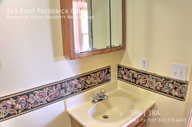 Building Photo - 645 Fort Frederick Cir