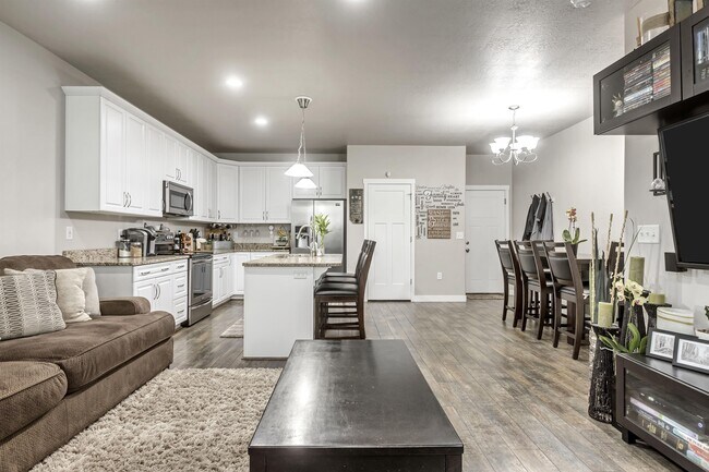 Building Photo - 1109 Emerald Pools Ln