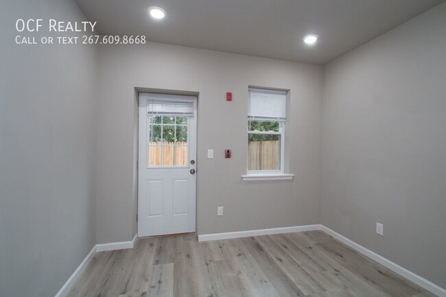 Building Photo - Modern Brewerytown Two Bedroom / Two Bathr...