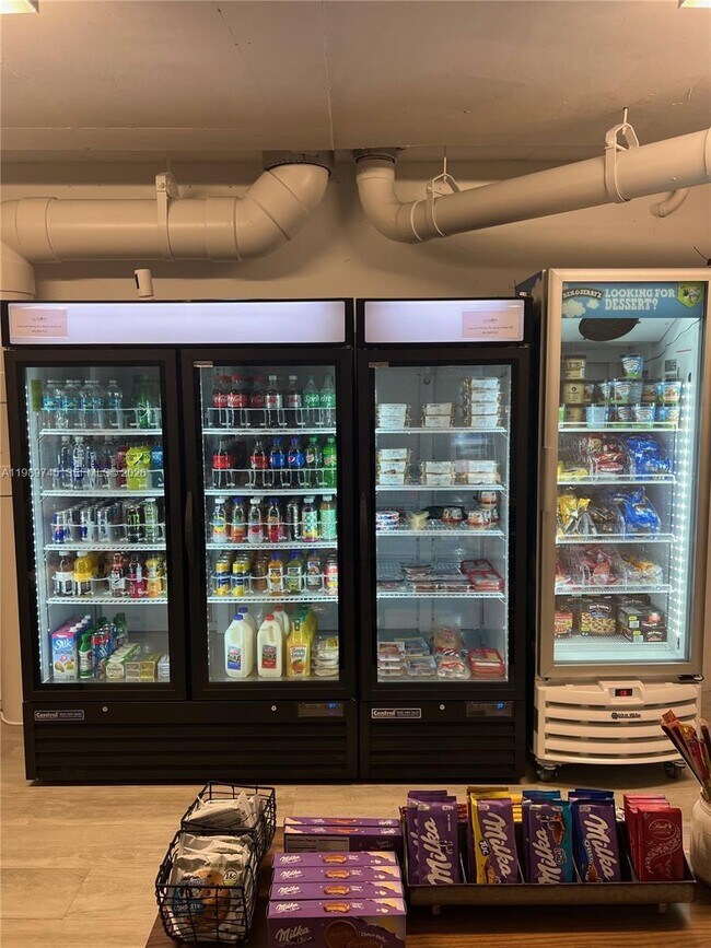 Building Photo - 2900 NE 7th Ave