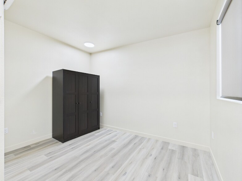 Building Photo - 8453 Langdon Ave