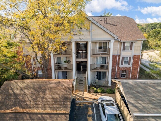 Building Photo - 700 Ridgeside Dr