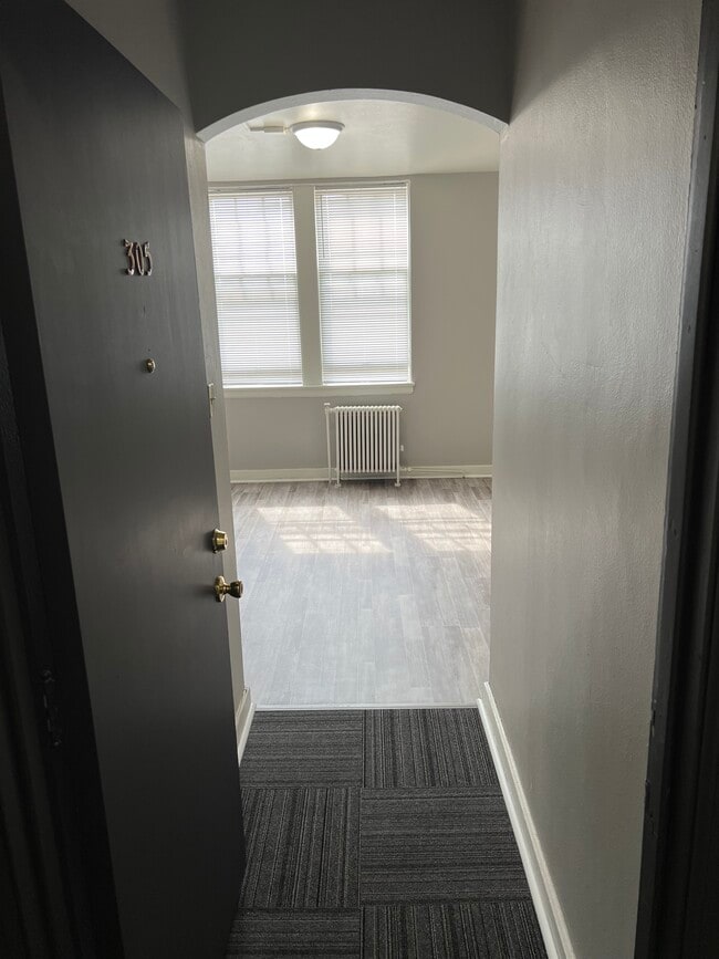 Building Photo - 7416 Harwood Ave