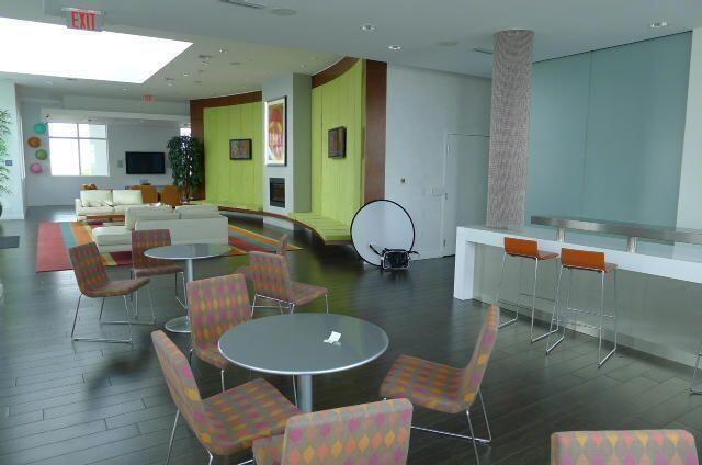 Building Photo - 300 S Australian Ave