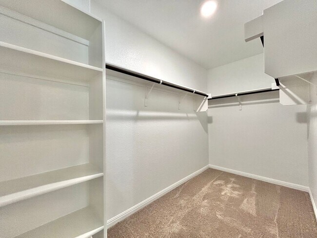 Building Photo - Spacious 4/BR 3/BA Home with Modern Upgrades in Leander