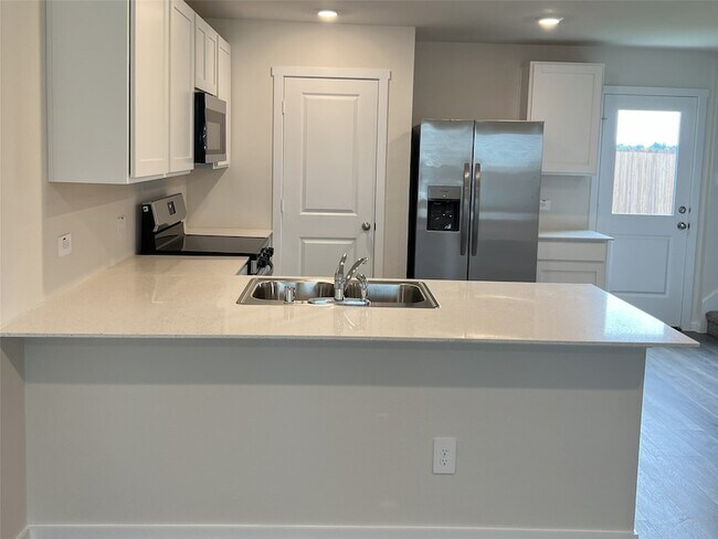 Building Photo - 4484 Bonney Ave