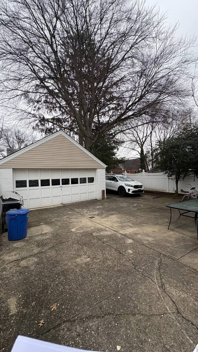 Building Photo - 85-37 264th St