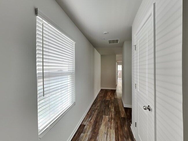 Building Photo - 1084 Benfield Ridge