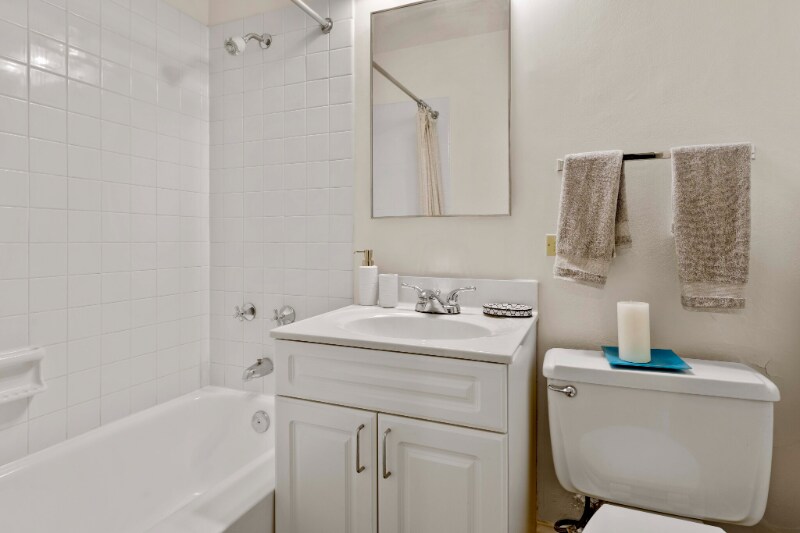 Building Photo - 95 E Banks St