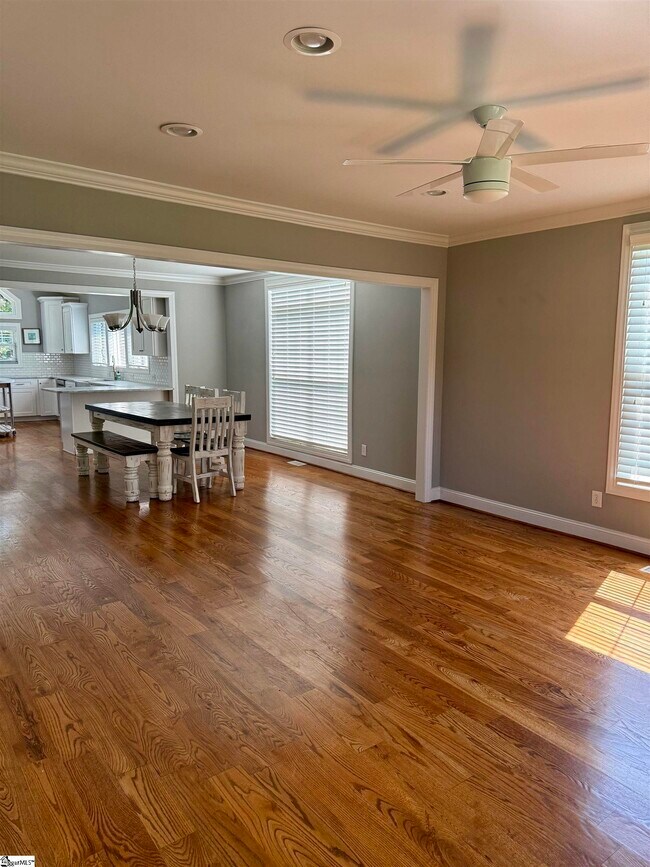 Building Photo - 909 Anderson Ridge Rd