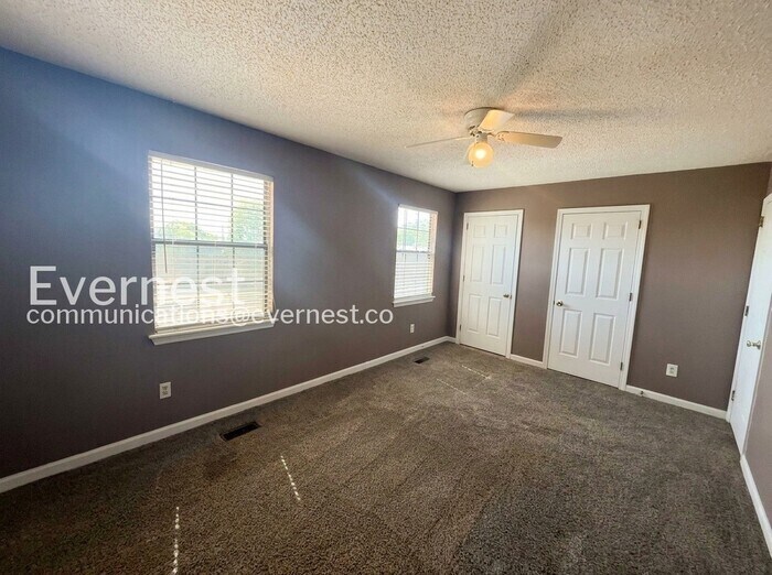 Building Photo - 2543 Hampstead Dr