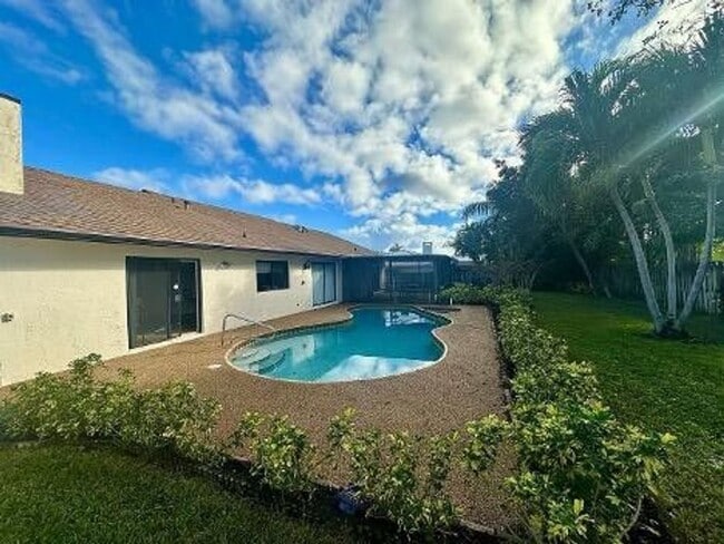 Building Photo - 4914 Acorn Dr