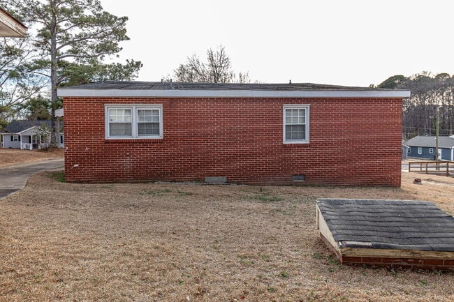 Building Photo - Newly Renovated Brick Ranch! Convenient Goldsboro location close to US Hwy 117/US Hwy 70!