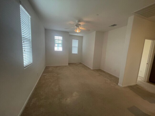 Building Photo - 3 Bedrooms in Paseo Del Norte of Roseville