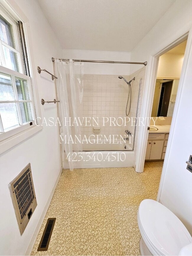 Building Photo - Coming Soon! 4 Bed | 1.5 Bath Home in Prim...