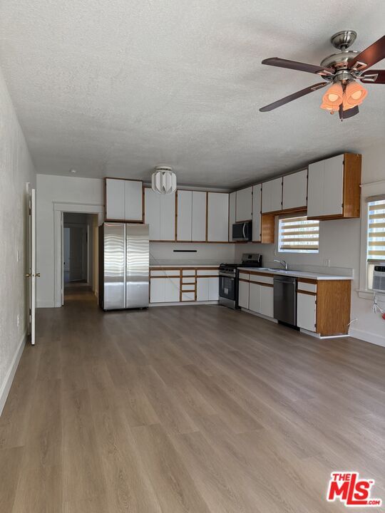 Building Photo - 832 S Catalina St