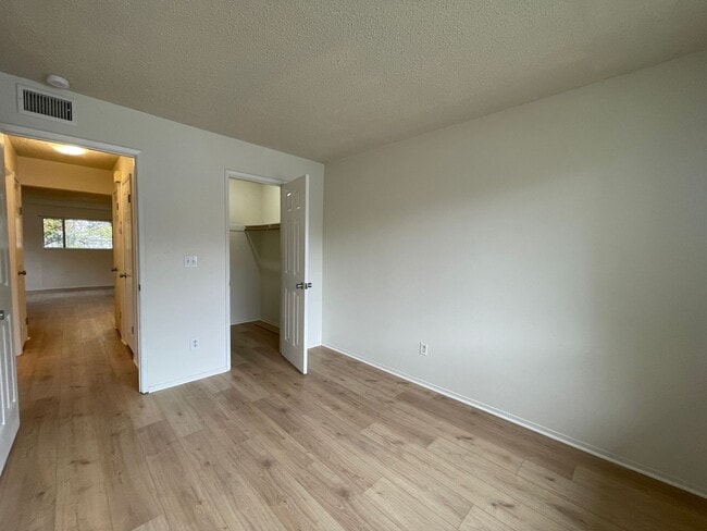 Building Photo - Delightful 2 Bedroom! Recently Updated!! Move In Special!!!