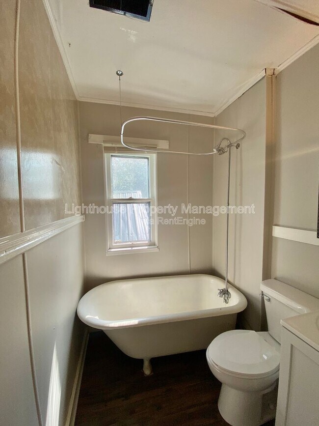 Building Photo - 98 E Van Buren St