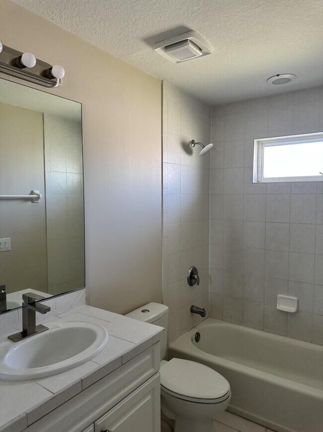 Building Photo - 3927 SW 16th Pl