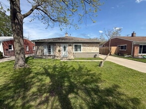Building Photo - 28124 Brentwood St