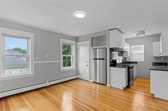 Building Photo - 100 De Pinedo St