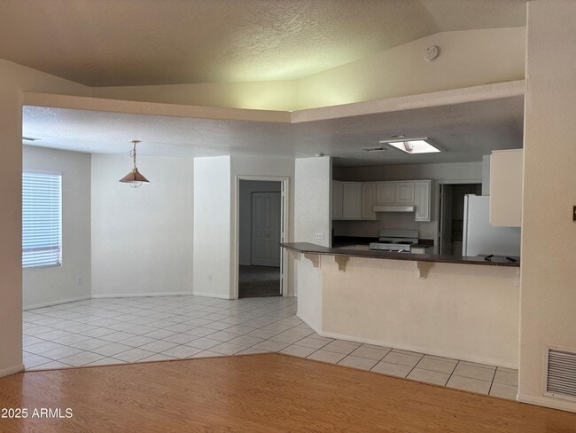 Building Photo - 1421 Laree Ave