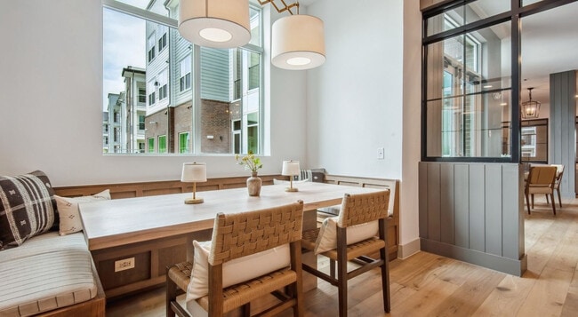 Building Photo - 1301 Leah Ave