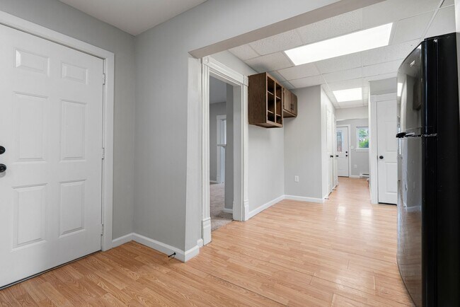 Building Photo - Beautiful 3 Bedroom House in Munhall available now!